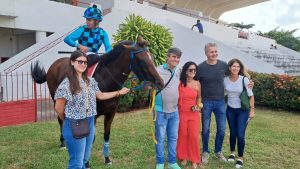 Iguassu. Presente do Haras Rio Iguassu foi apresentado para os futuros jóqueis da Madalena. 