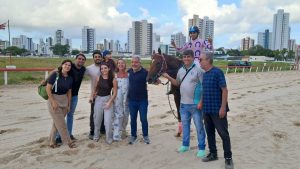 O Titular do Std São Jorge GDC, Geraldo Carvalho, acompanhado da esposa Luciana, a filha Nathalia, o genro Jader, e os amigos Ciro Feitosa e Ivon Casado. 