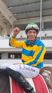 G.Santana. Comemorou muito a primeira vitória na raia pernambucana. 